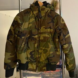 Women’s Canada Goose Bomber Jacket Camo Size Small